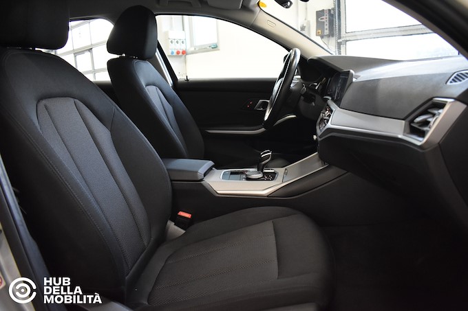 BMW 320d 48V xDrive Touring Business Advantage